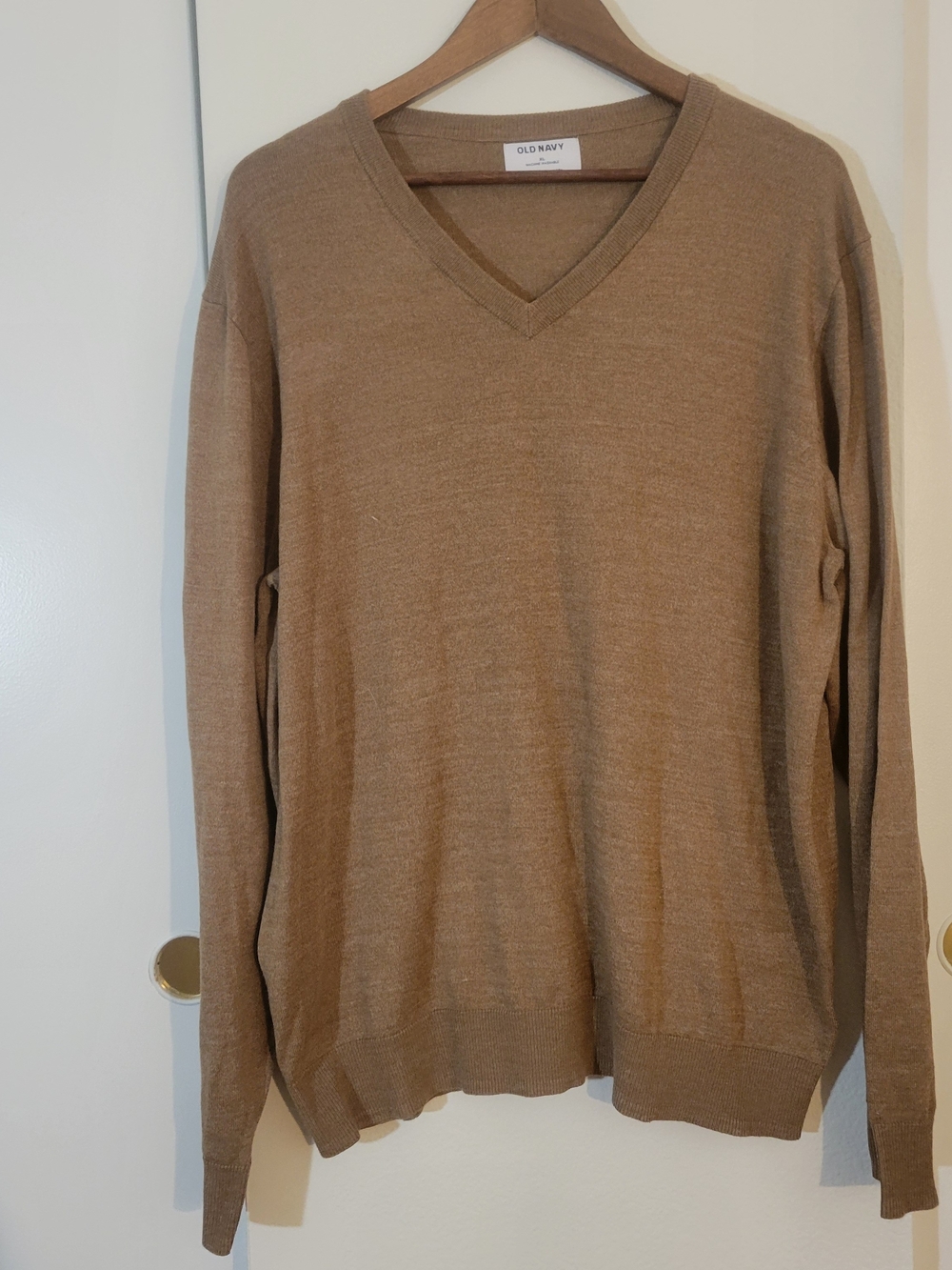 Old Navy Men V-Neck Sweater in Tan Brown